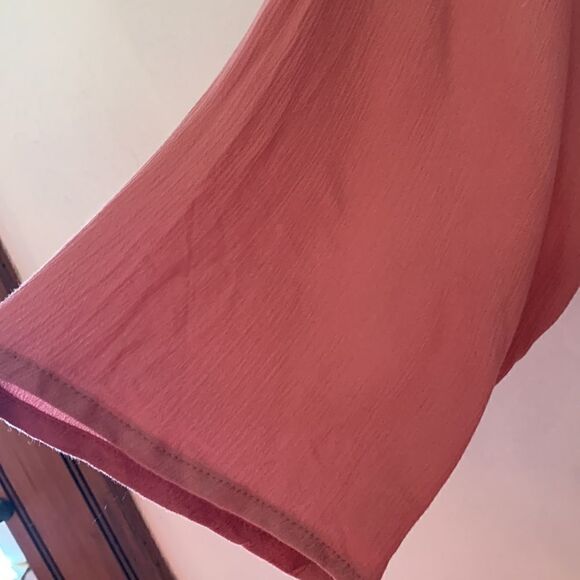 Lane Bryant mauve blouson blouse with crocheted shoulders Size 18/20 NWT - Picture 3 of 8